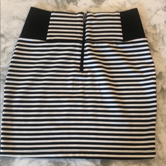 Skirt - Picture 2 of 3